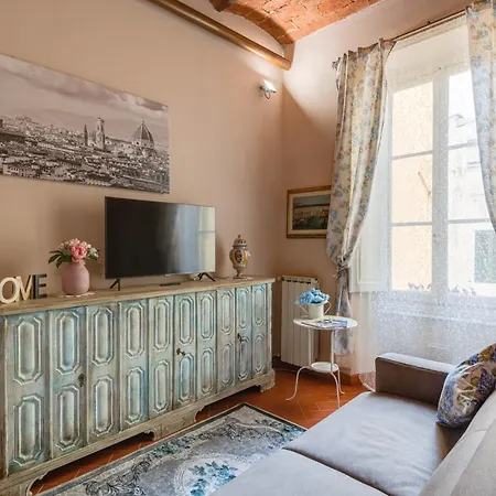 Elle Φλωρεντία